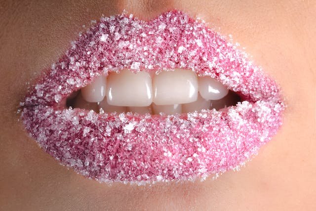 7 Easy Tips To Exfoliate your Lips Naturally